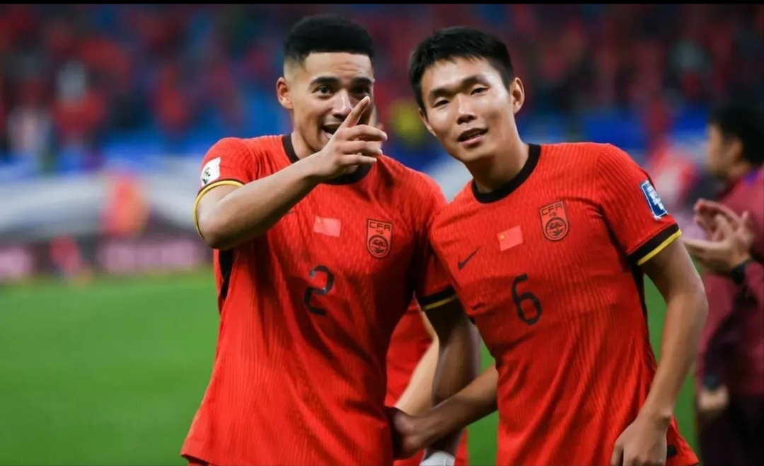 不是蒋光太！中国男足独苗入选亚足联18强赛最佳阵容，引发热议