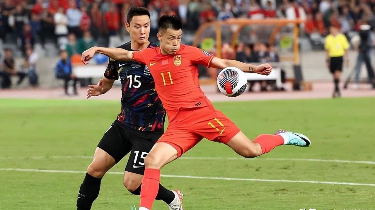 不是蒋光太！中国男足独苗入选亚足联18强赛最佳阵容，引发热议