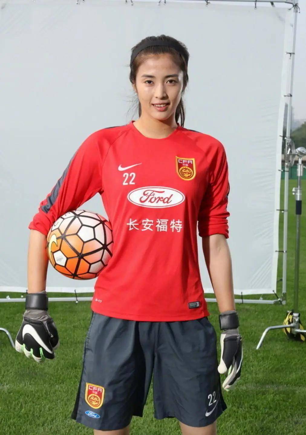 中国女足选手在国际赛事中尽显实力